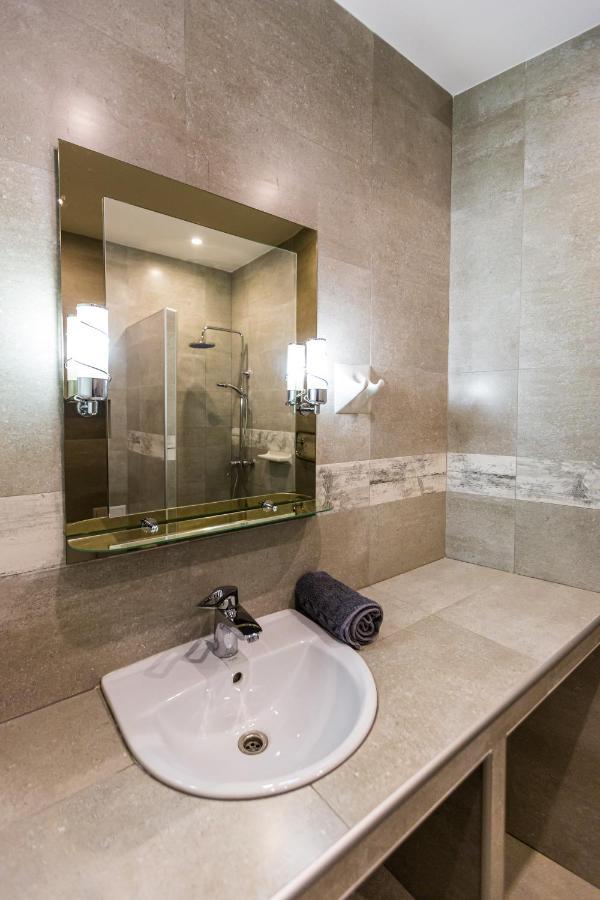 2 Kn. Romana Apartment リヴィウ エクステリア 写真