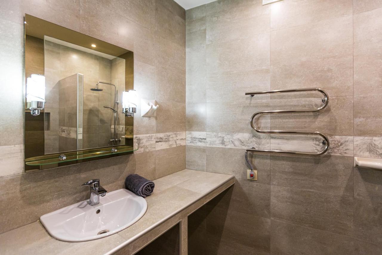 2 Kn. Romana Apartment リヴィウ エクステリア 写真